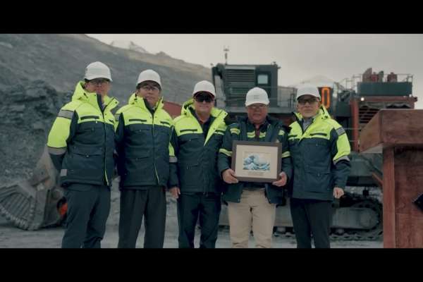 Hitachi excavator has reached 100,000 operating hours
