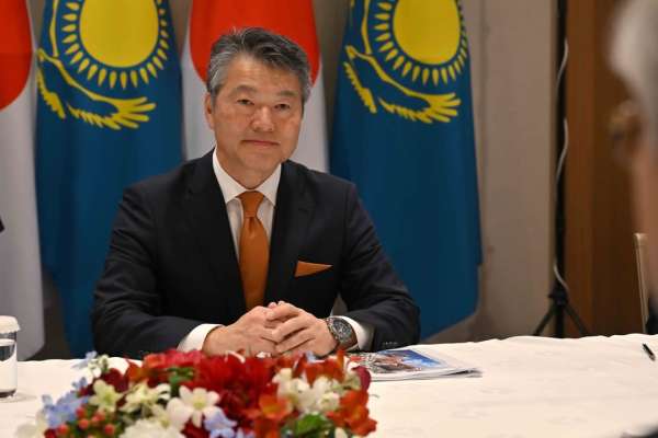 Kassym-Jomart Tokayev received Masafumi Senzaki, President of Hitachi Construction Machinery.